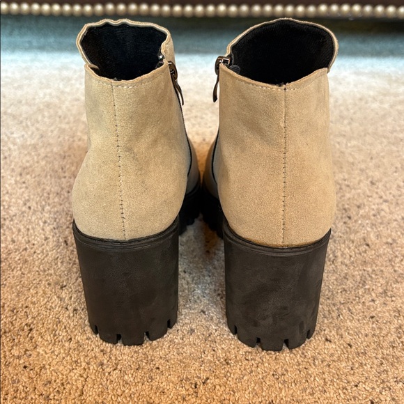 Tan Suede Ankle Boots size 8 - Picture 3 of 5